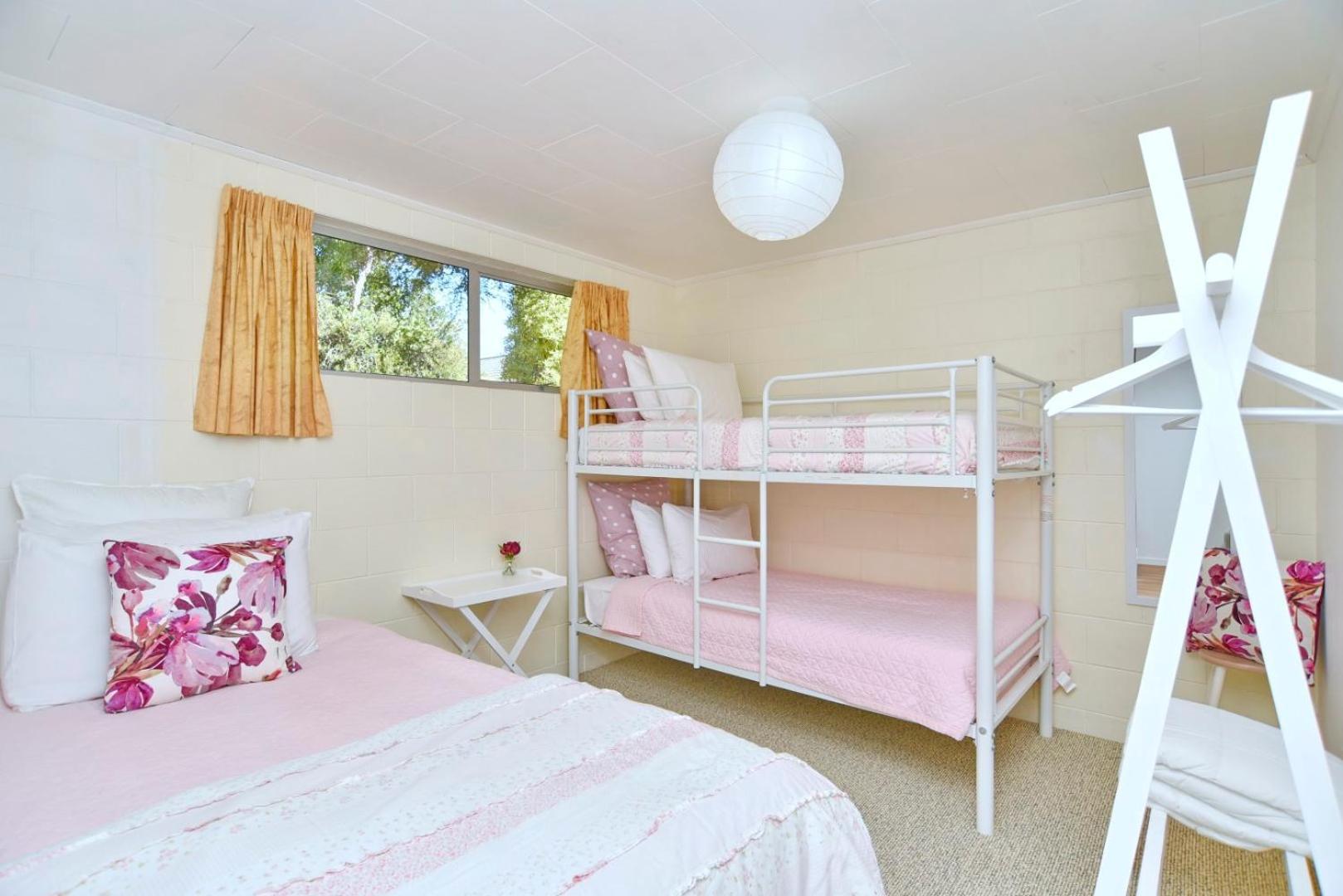 Akaroa Harbour View - Christchurch Holiday Homes Экстерьер фото